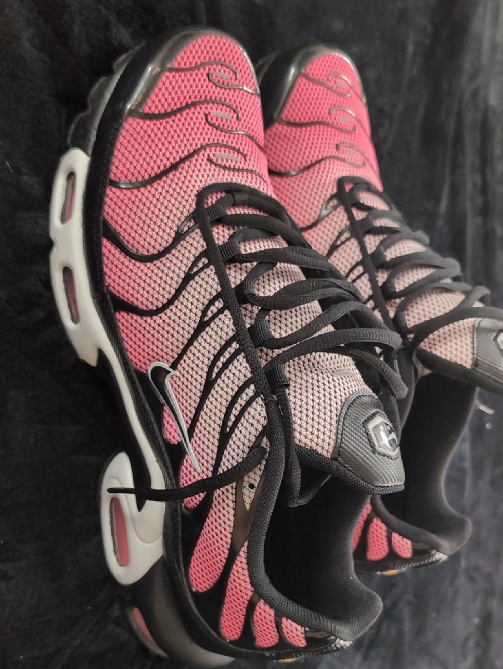 Nike Men's Nike Air Max Plus Pink Gradient Mesh Sneakers with Black Accents